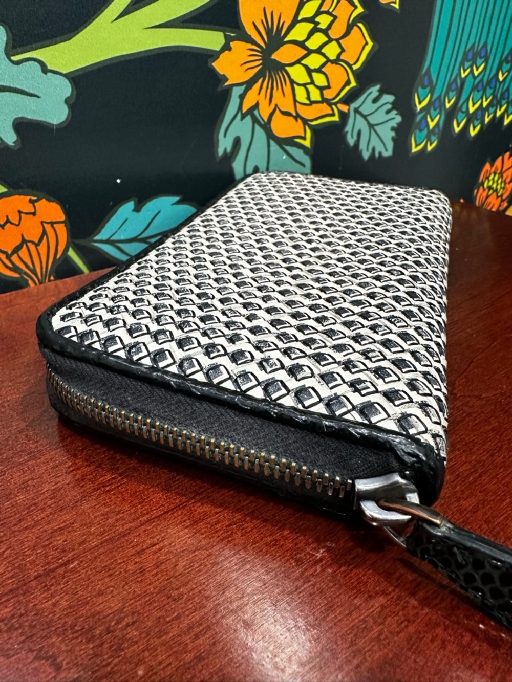 Vintage Bottega Veneta Geometric Zip Around Wallet Black White Rare - Picture 5 of 11
